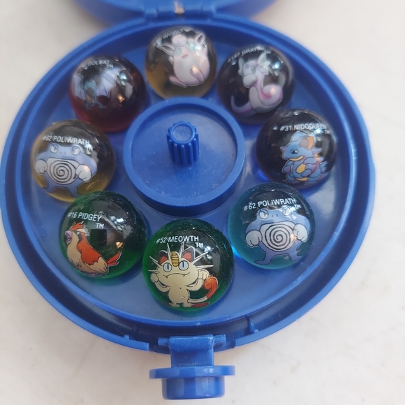 Pokemon Raichu #26 and 8 Collector Marbles Case Tray - with 8 marbles - Picture 2 of 9